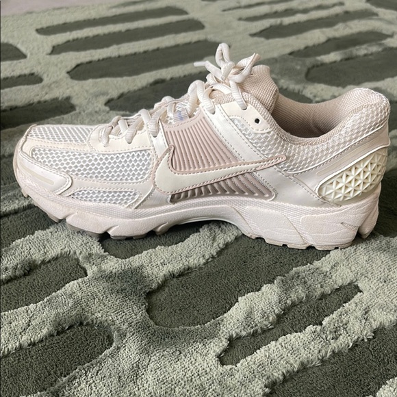 Nike Vomero 5 // Women’s Size 9 - Picture 5 of 8